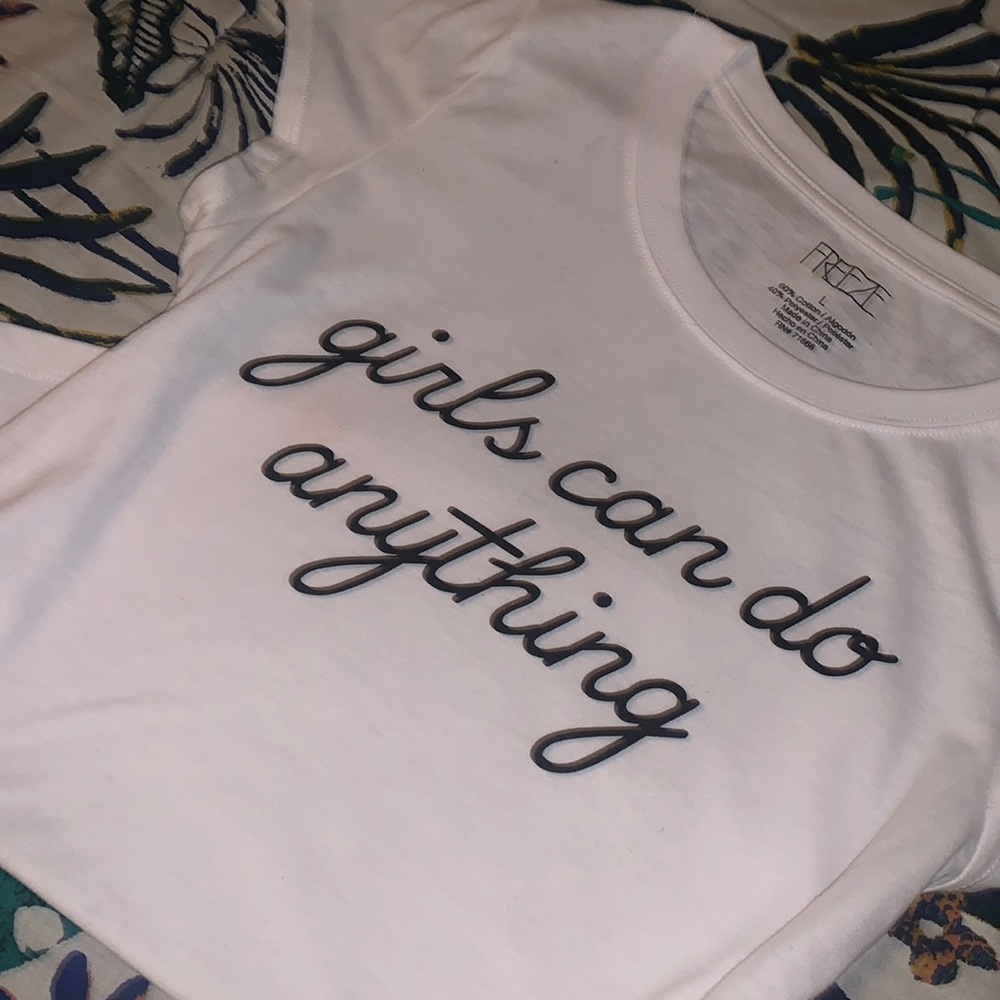 Like new white graphic T